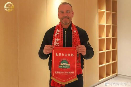《名利场》：导演乔·沃茨以充足的魄力处理这部古老又现代的电影，撑起了这部电影的长度